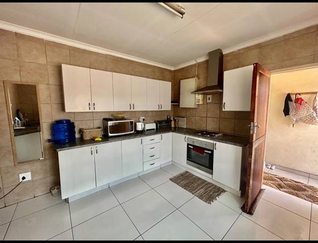3 BEDROOM HOUSE FOR SALE IN VANDERBIJLPARK CW 5